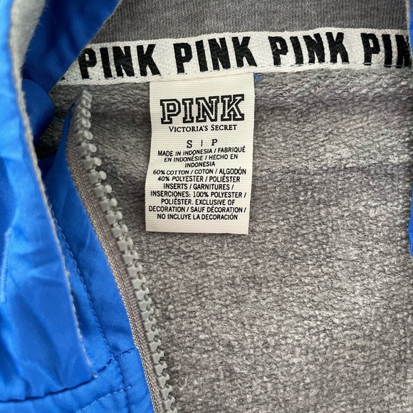 Get ready for fall with this Nylon quarter zip VS Pink Hoodie - Picture 4 of 4